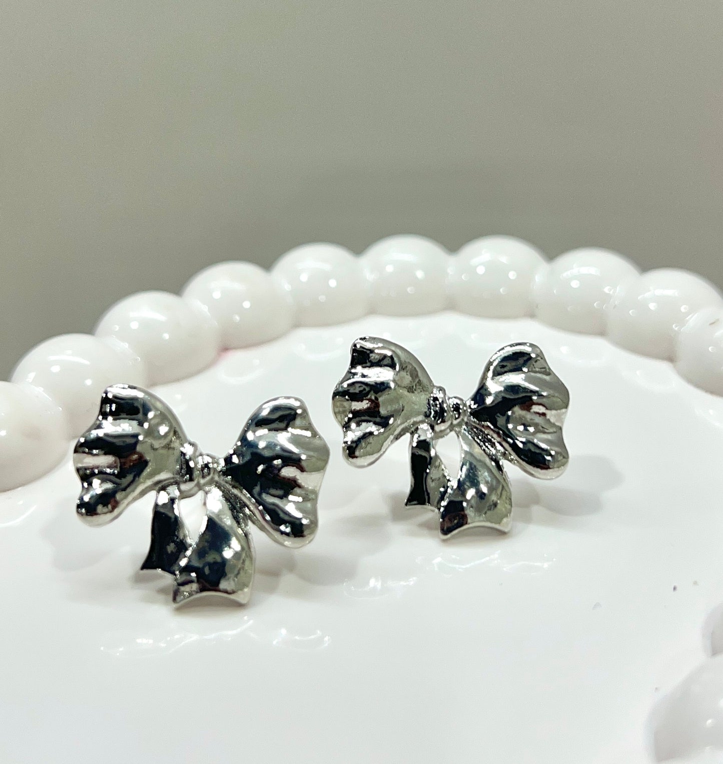 Bow Knobs Stud