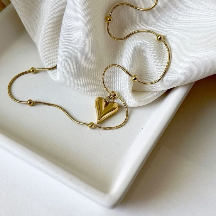 Amour Necklace