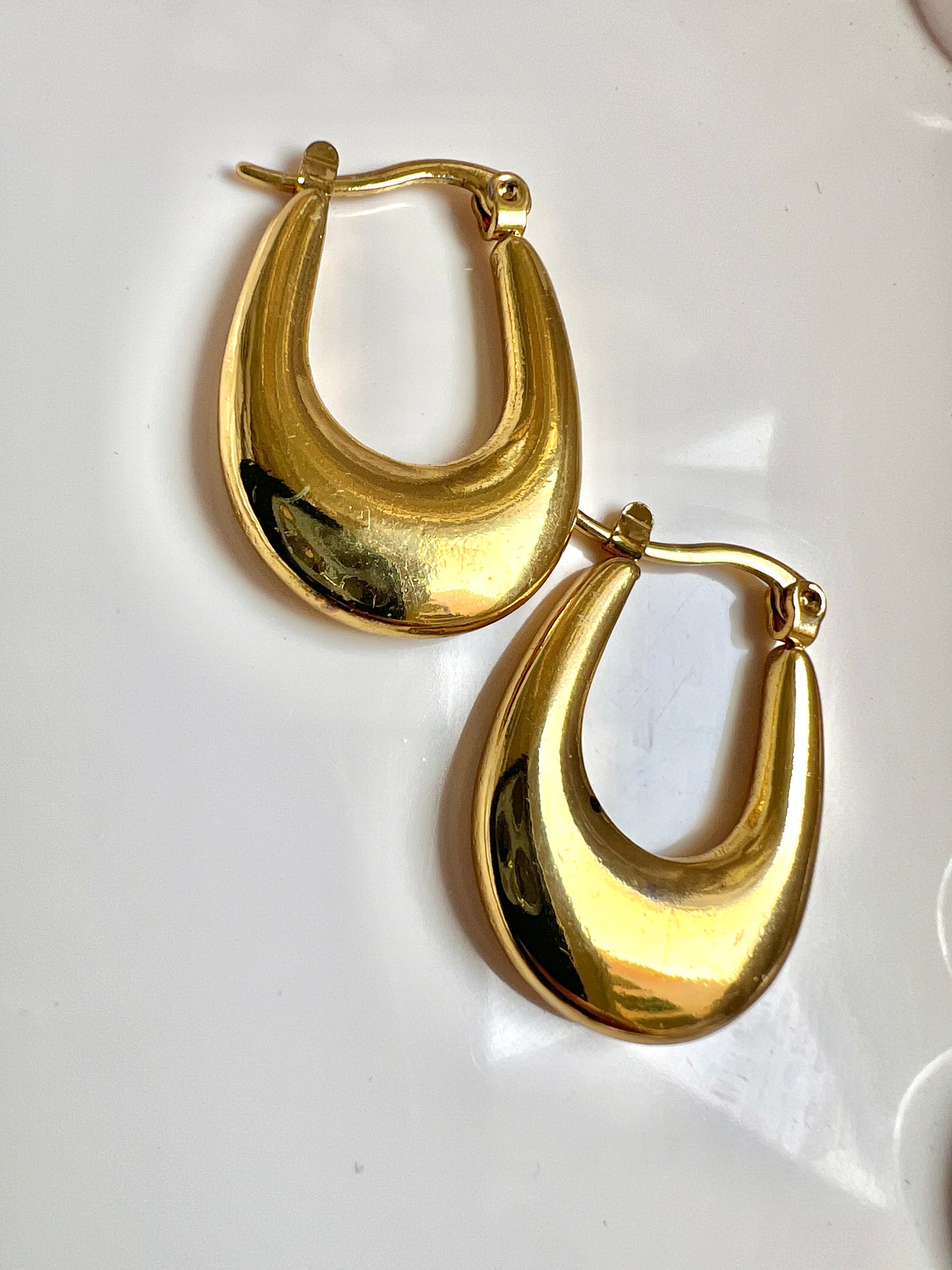 Minimal Classic Hoops